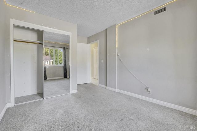 566 Santa Alicia Dr, Rohnert Park, CA 94928