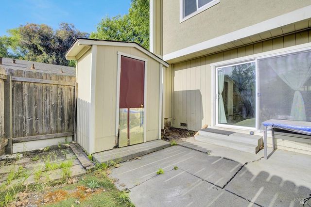 566 Santa Alicia Dr, Rohnert Park, CA 94928