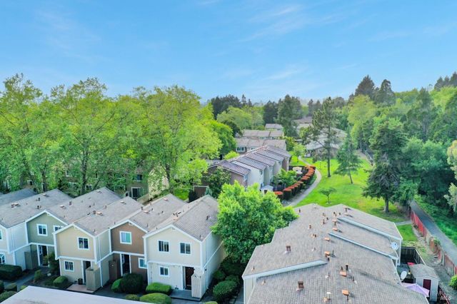 566 Santa Alicia Dr, Rohnert Park, CA 94928