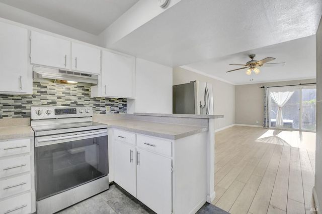 566 Santa Alicia Dr, Rohnert Park, CA 94928