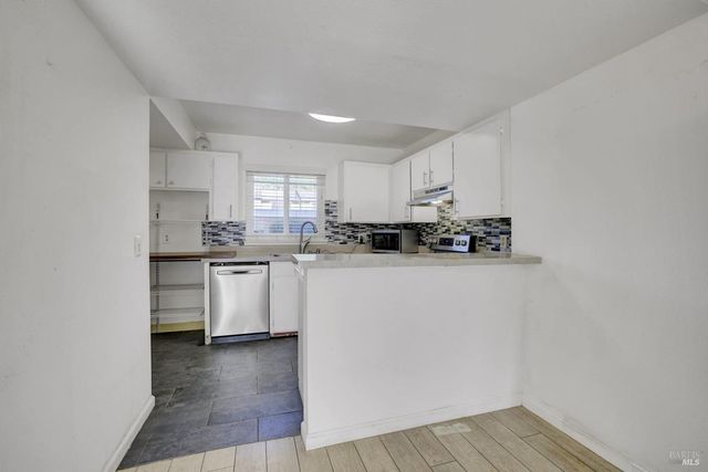 566 Santa Alicia Dr, Rohnert Park, CA 94928