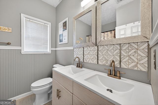 1932 Commons View Circle, Snellville, GA 30078