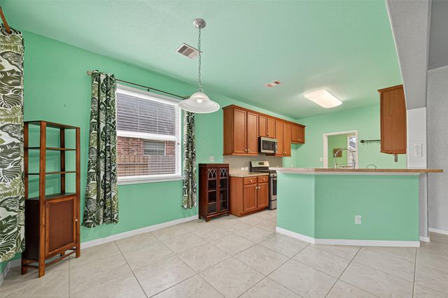 8314 Egret Bay Circle, Baytown, TX 77523