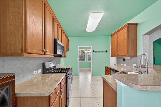 8314 Egret Bay Circle, Baytown, TX 77523