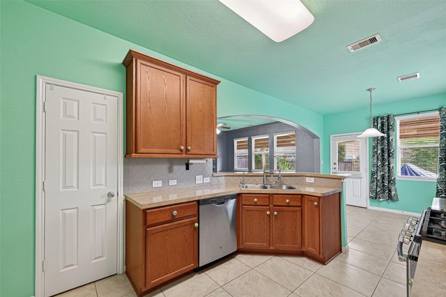 8314 Egret Bay Circle, Baytown, TX 77523