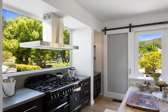 100 W Trinity Rd, Glen Ellen, CA 95442