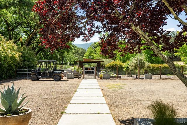 100 W Trinity Rd, Glen Ellen, CA 95442