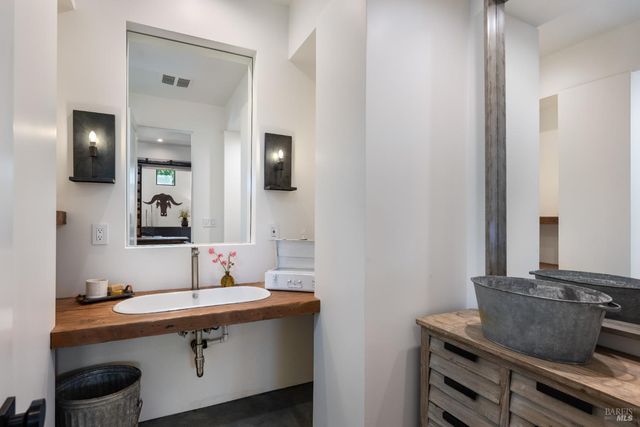 100 W Trinity Rd, Glen Ellen, CA 95442