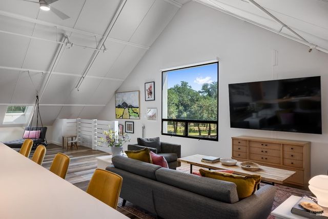 100 W Trinity Rd, Glen Ellen, CA 95442