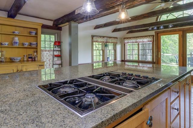 2 Raymond Road, Deerfield, NH 03037