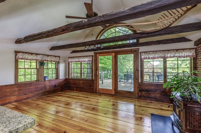2 Raymond Road, Deerfield, NH 03037
