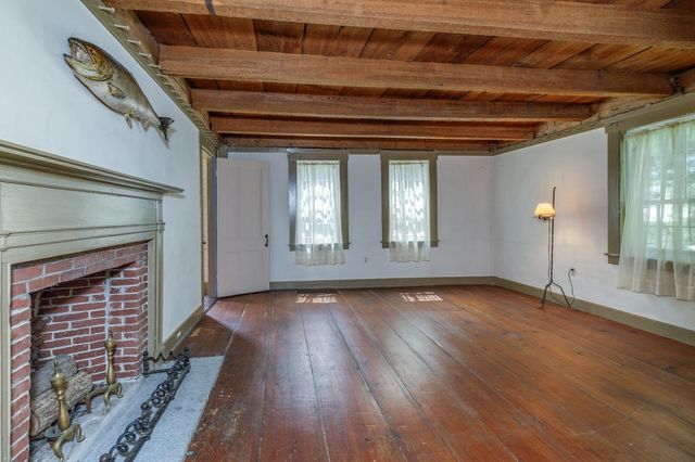 2 Raymond Road, Deerfield, NH 03037