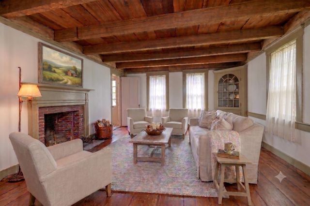 2 Raymond Road, Deerfield, NH 03037