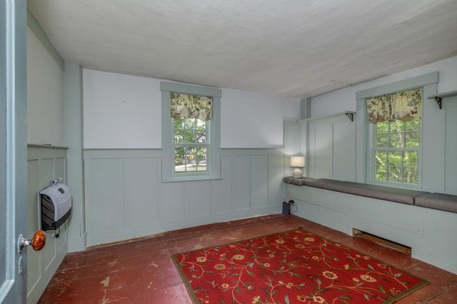 2 Raymond Road, Deerfield, NH 03037