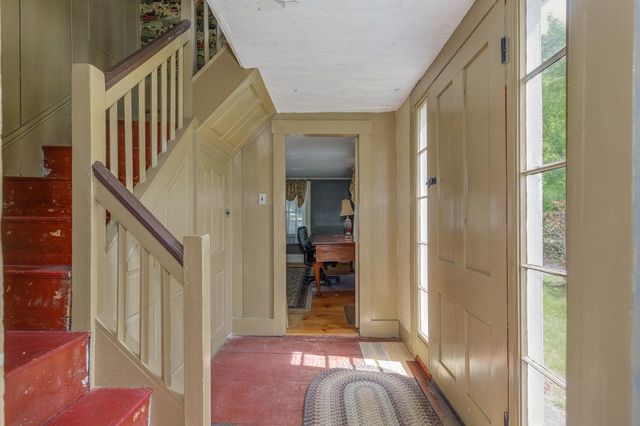 2 Raymond Road, Deerfield, NH 03037