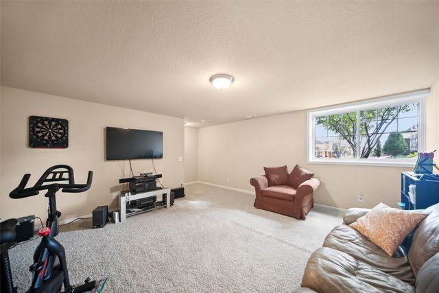 6285 Wistful Vista Drive, West Des Moines, IA 50266