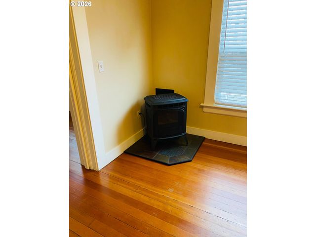 1104 Sw COLUMBIA St, Portland, OR 97201
