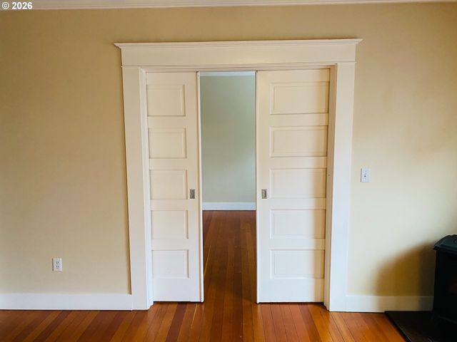 1104 Sw COLUMBIA St, Portland, OR 97201
