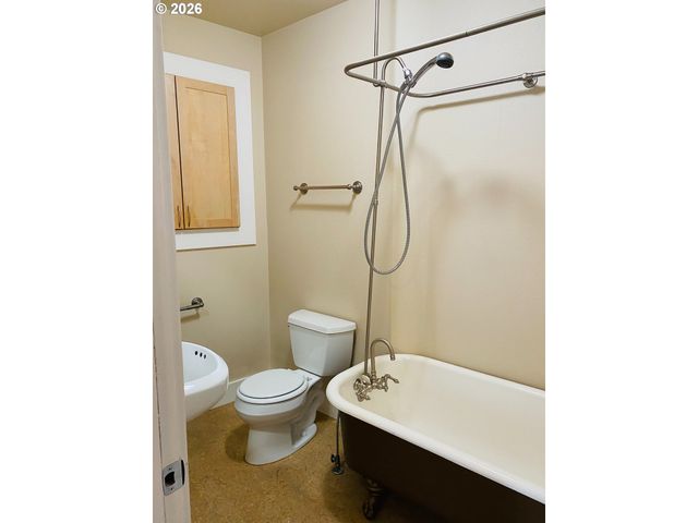 1104 Sw COLUMBIA St, Portland, OR 97201