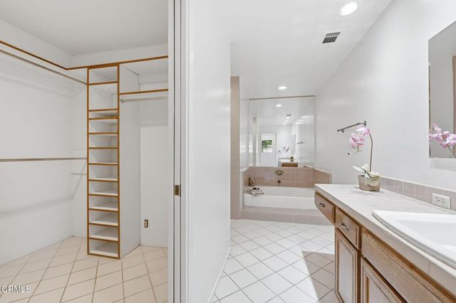 66 Paseo Esplendido, Camarillo, CA 93010