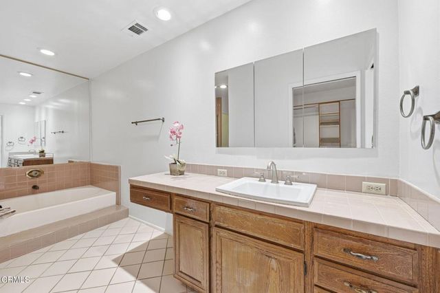 66 Paseo Esplendido, Camarillo, CA 93010