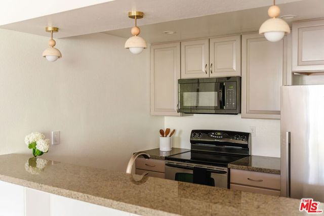 750 N Kings Road 315, Los Angeles, CA 90069
