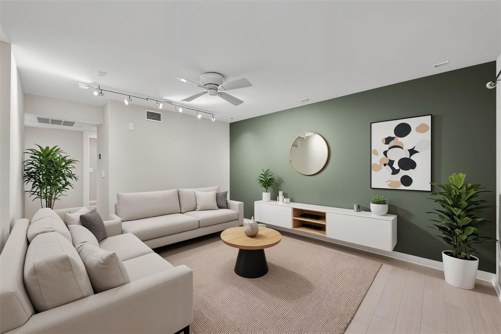 2200 Dickson DR 113, Austin, TX 78704