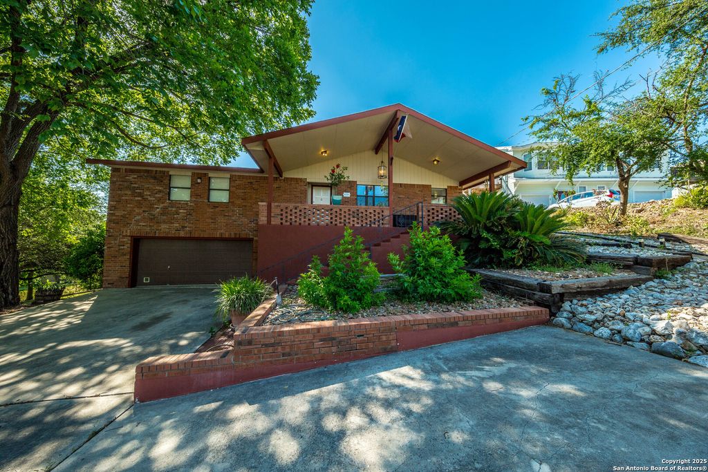 1267 E Common St, New Braunfels, TX 78130