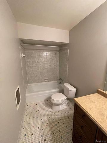7550 Woodview St Apt 3 3, Westland, MI 48185