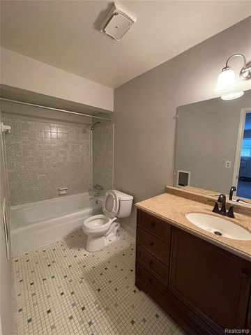 7550 Woodview St Apt 3 3, Westland, MI 48185
