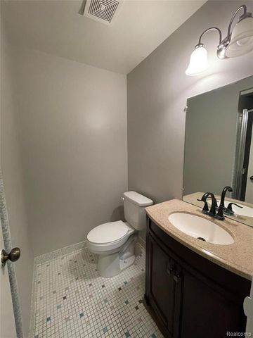 7550 Woodview St Apt 3 3, Westland, MI 48185