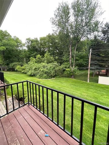 7550 Woodview St Apt 3 3, Westland, MI 48185