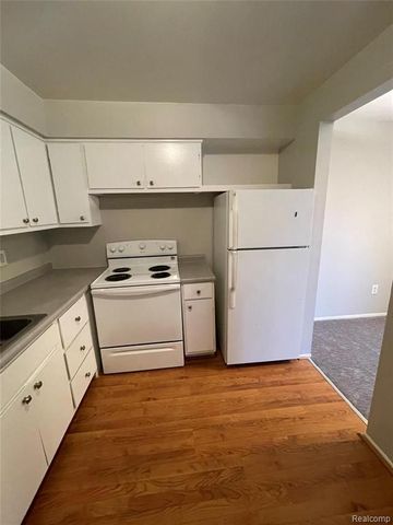 7550 Woodview St Apt 3 3, Westland, MI 48185