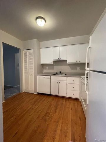 7550 Woodview St Apt 3 3, Westland, MI 48185