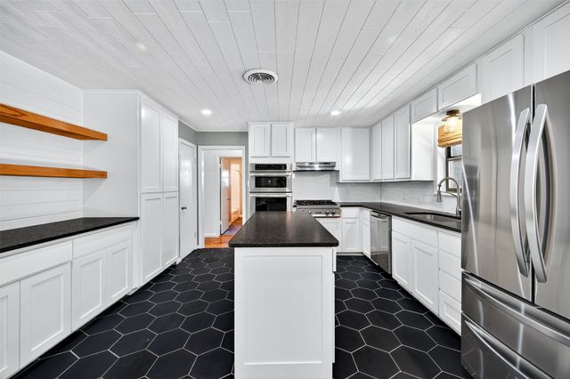 1420 W Shields Drive, Sherman, TX 75092