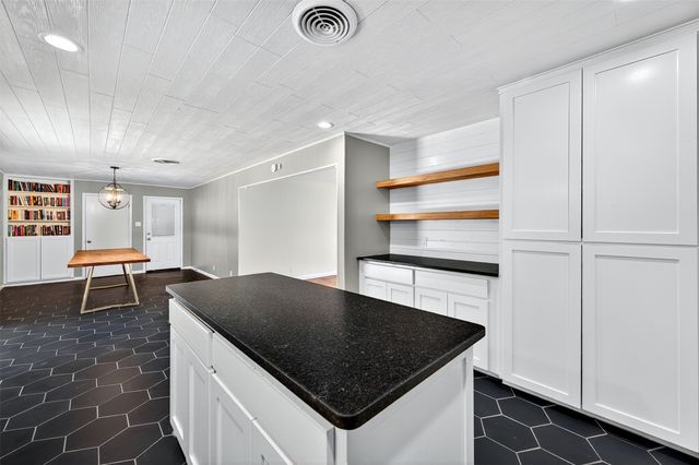 1420 W Shields Drive, Sherman, TX 75092