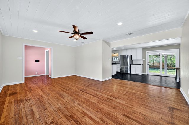 1420 W Shields Drive, Sherman, TX 75092