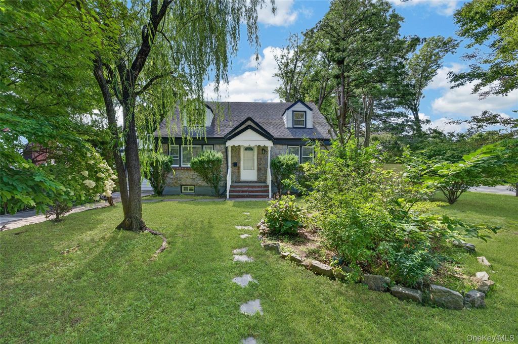 343 Sylvan Lane, Westbury, NY 11590 — photo 2