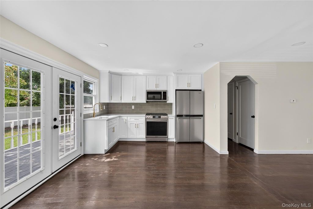 343 Sylvan Lane, Westbury, NY 11590 — photo 3