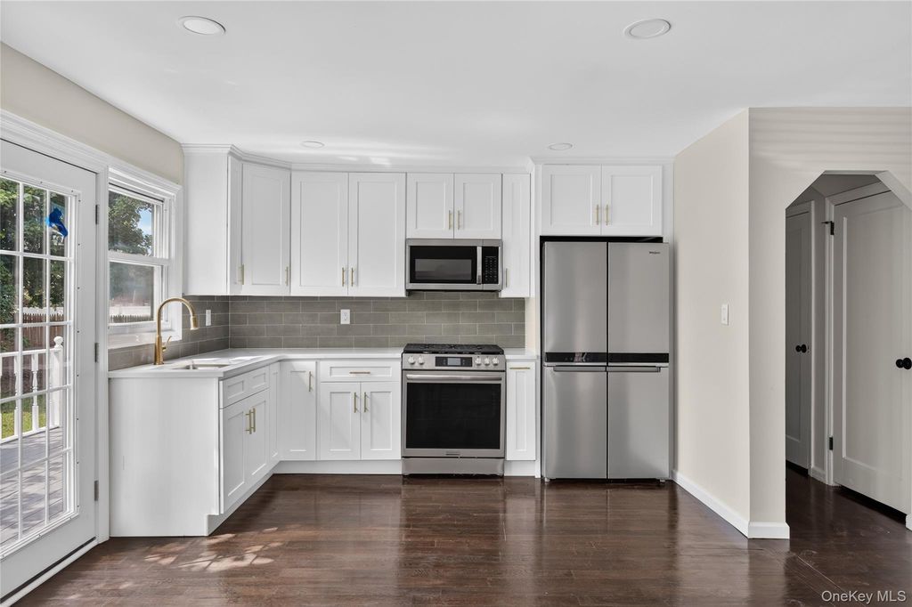 343 Sylvan Lane, Westbury, NY 11590 — photo 4