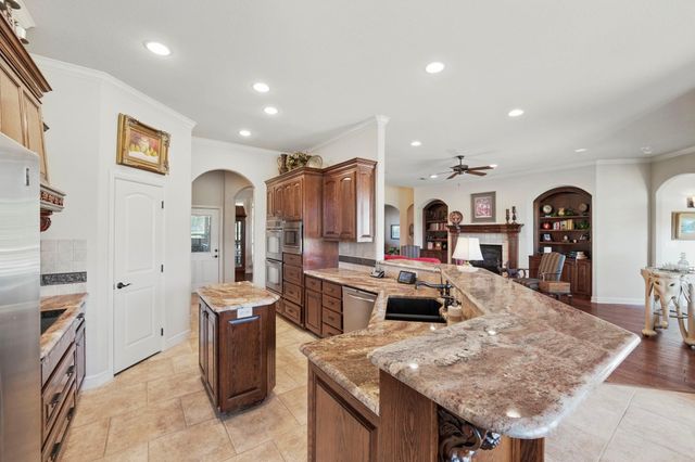 5609 Flagstick Drive, Granbury, TX 76049