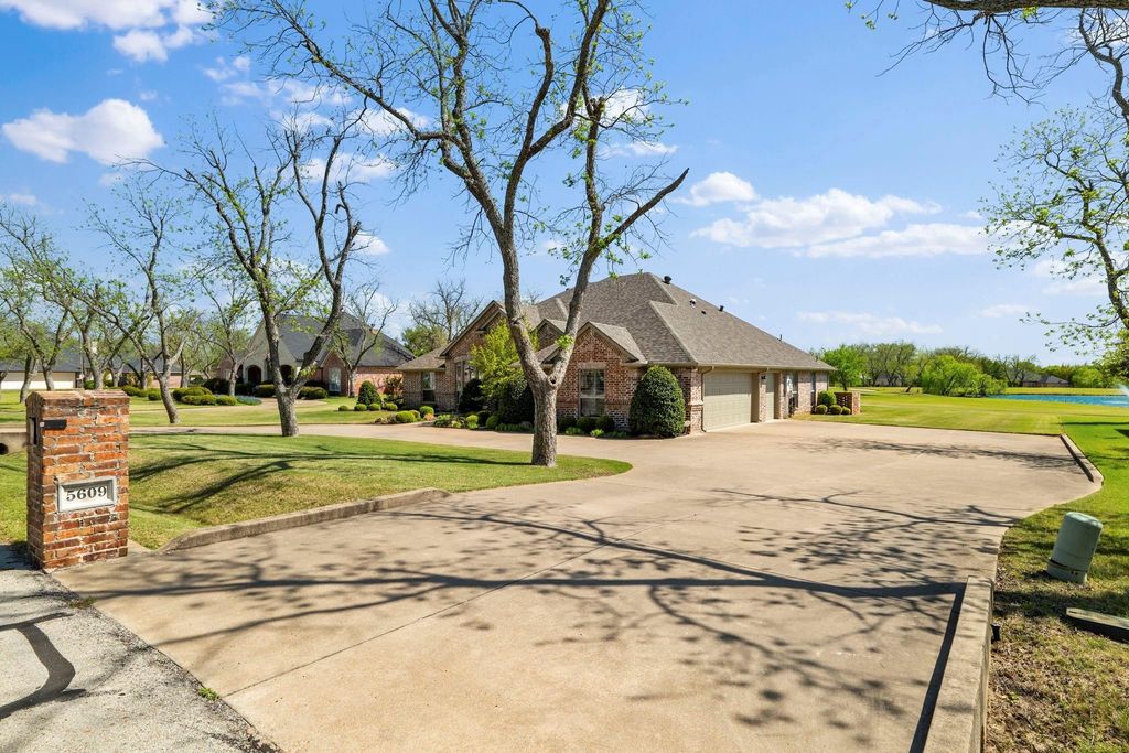 5609 Flagstick Drive, Granbury, TX 76049 — photo 2