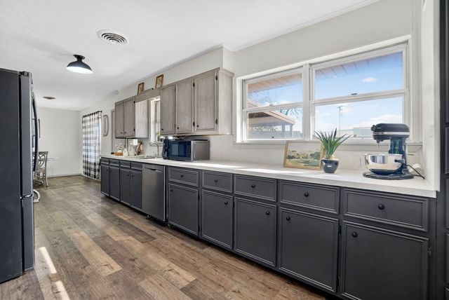 16064 N Sunflower Ave, Gardendale, TX 79758