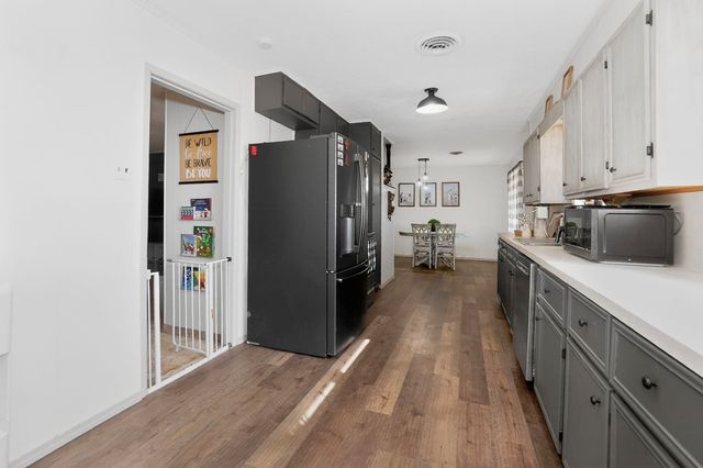 16064 N Sunflower Ave, Gardendale, TX 79758