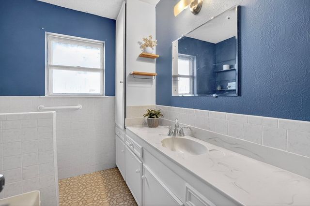 16064 N Sunflower Ave, Gardendale, TX 79758