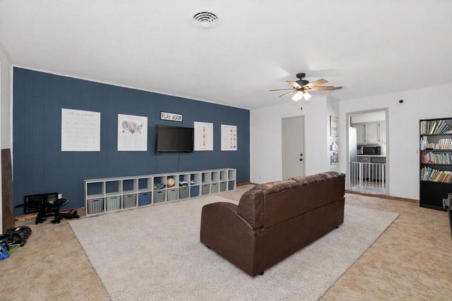 16064 N Sunflower Ave, Gardendale, TX 79758