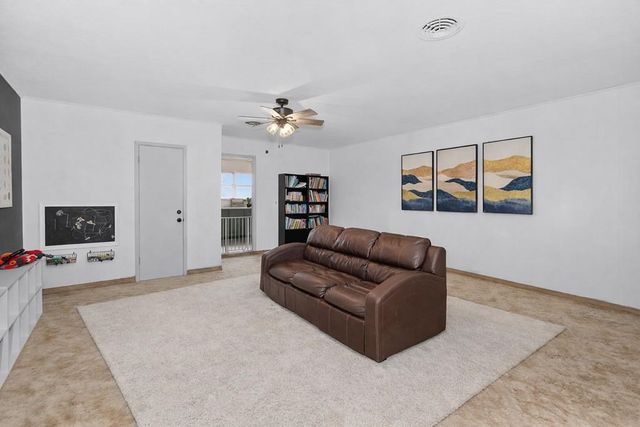 16064 N Sunflower Ave, Gardendale, TX 79758