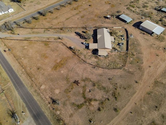 16064 N Sunflower Ave, Gardendale, TX 79758