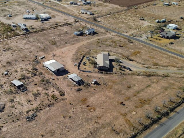 16064 N Sunflower Ave, Gardendale, TX 79758