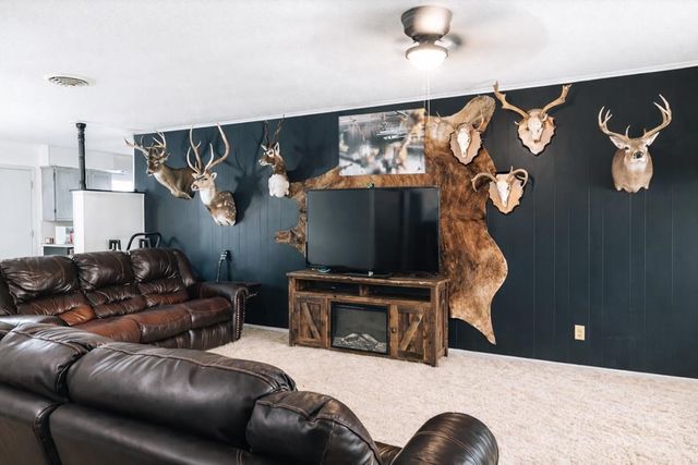 16064 N Sunflower Ave, Gardendale, TX 79758